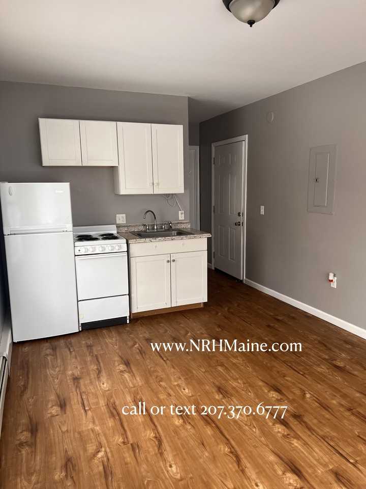 15 Cottage Street, Norway - Photo 2 of 6