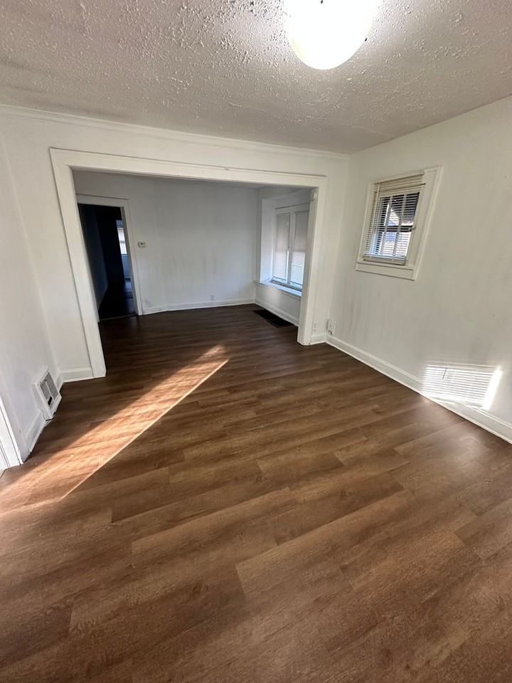 7000 Spruce Ave - Photo 2 of 9