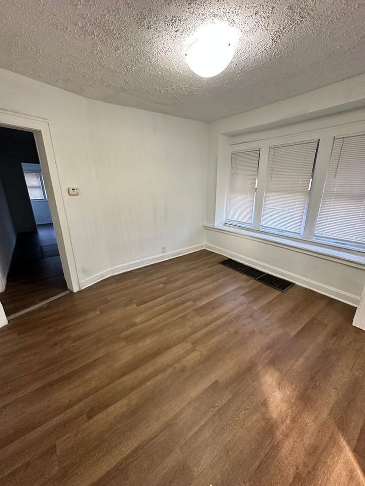 7000 Spruce Ave - Photo 3 of 9