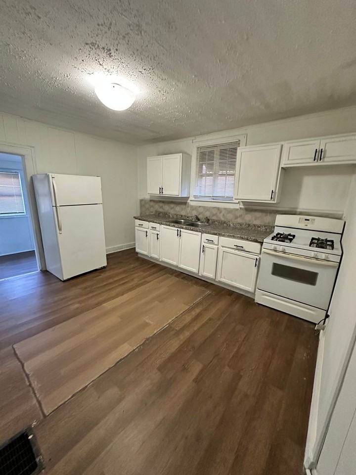 7000 Spruce Ave - Photo 4 of 9