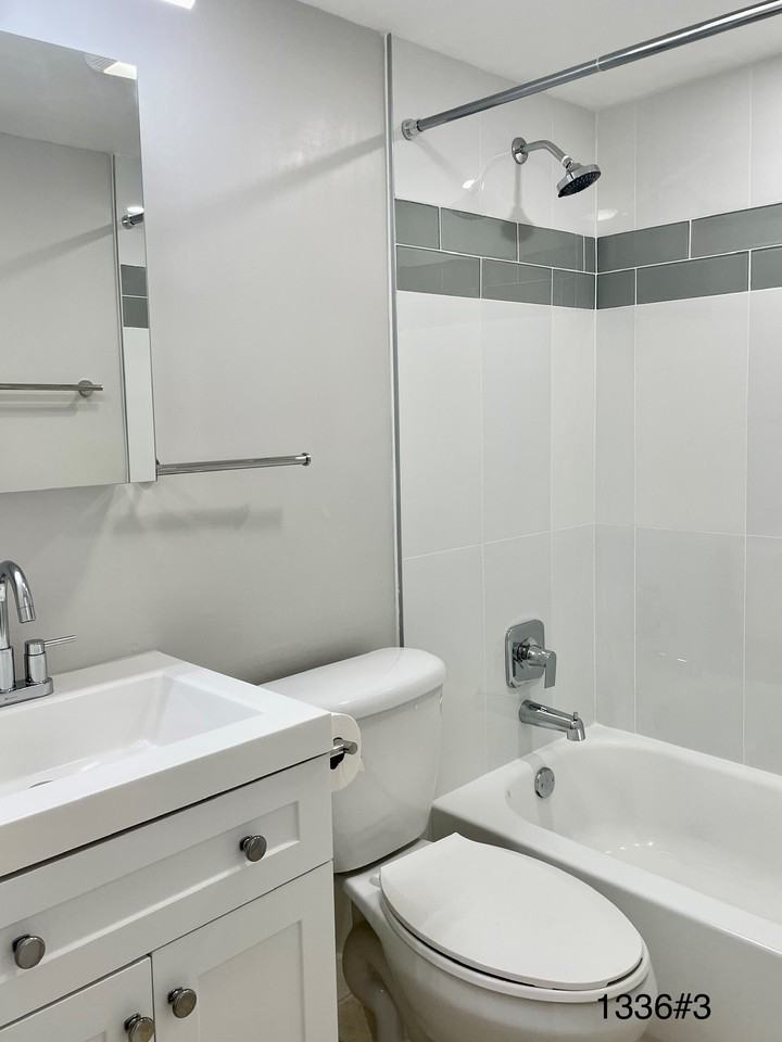 1336 NE 5TH AVE - Photo 3 of 6