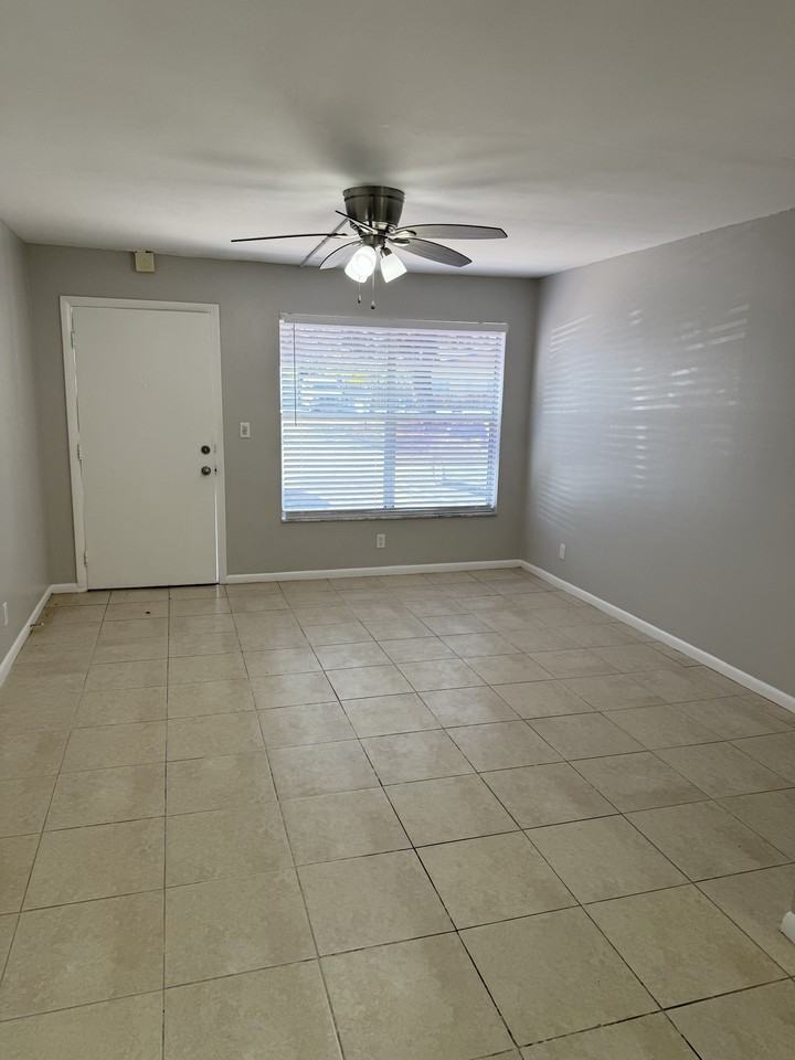 1336 NE 5TH AVE - Photo 5 of 6