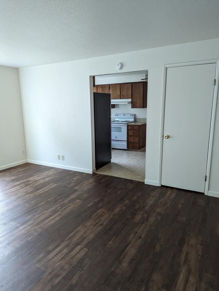 3217-3299 Center Street Northeast - Photo 3 of 14