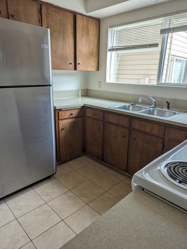 3217-3299 Center Street Northeast - Photo 4 of 14