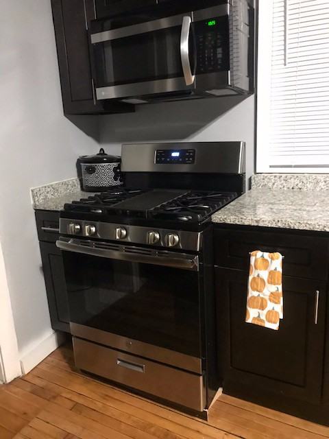 2216 W 24th - Photo 2 of 17