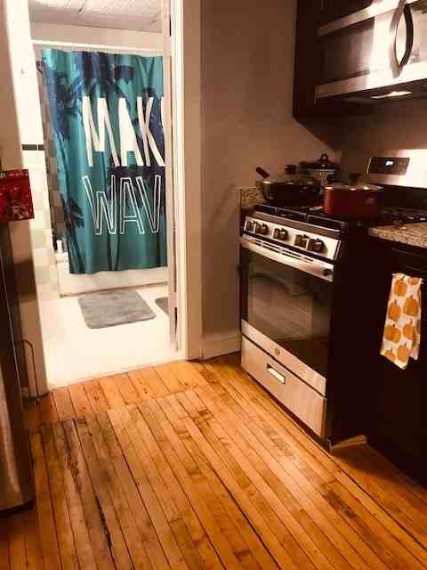 2216 W 24th - Photo 3 of 17