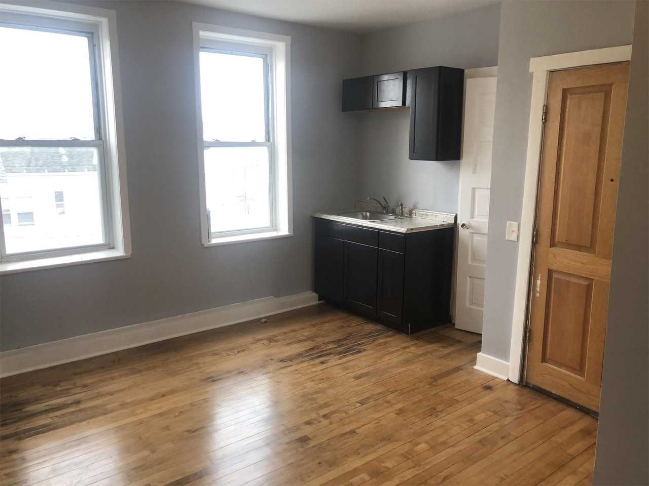 1714 W 46th St - Photo 2 of 10