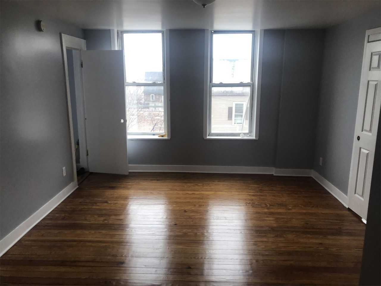 1714 W 46th St - Photo 4 of 10