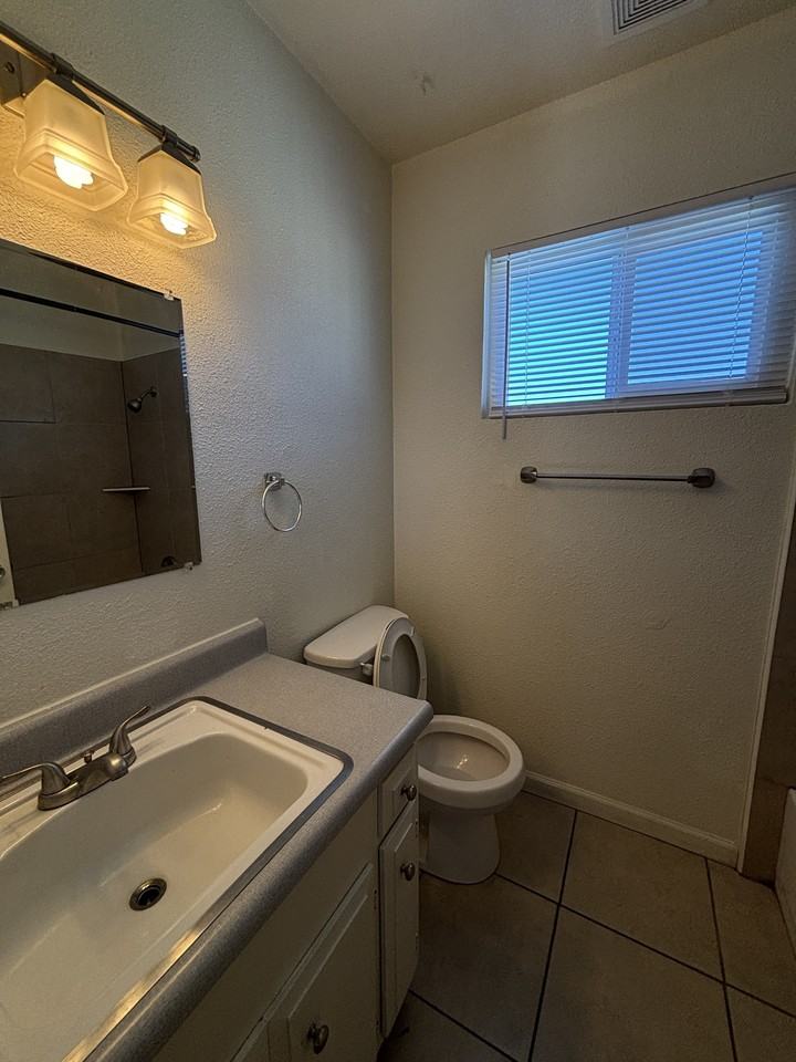 216 East Granger Avenue - Photo 4 of 13