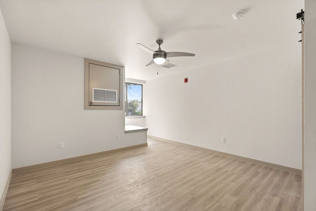 1127 Alderson Ave Apt W111 #W111 - Photo 3 of 7