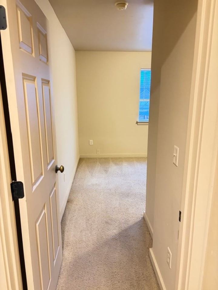 934 Saxon Way #D - Photo 3 of 37