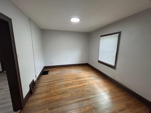 2211 Oakwood Ave - Photo 3 of 20