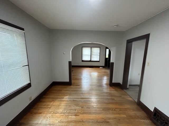 2211 Oakwood Ave - Photo 4 of 20