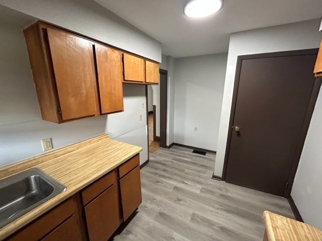 2211 Oakwood Ave - Photo 7 of 20