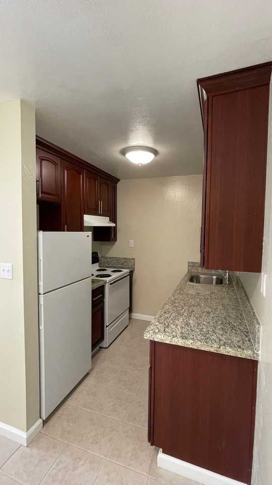 2637 Regent Street - Photo 4 of 50