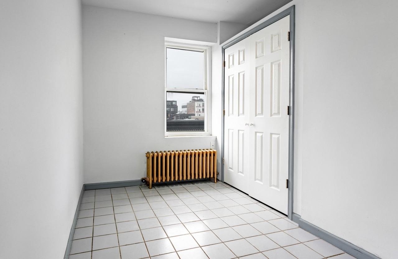 1327 Snyder Avenue - Photo 4 of 28