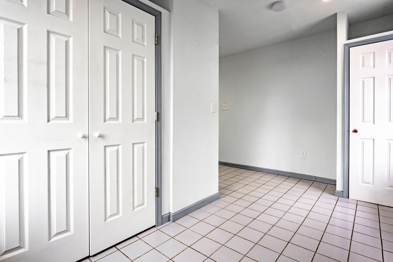 1327 Snyder Avenue - Photo 5 of 28