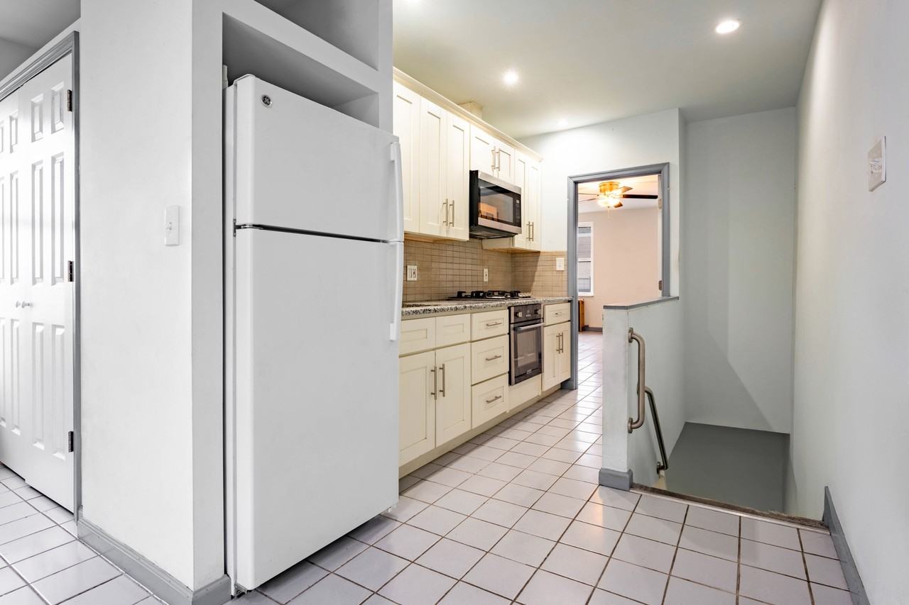 1327 Snyder Avenue - Photo 7 of 28