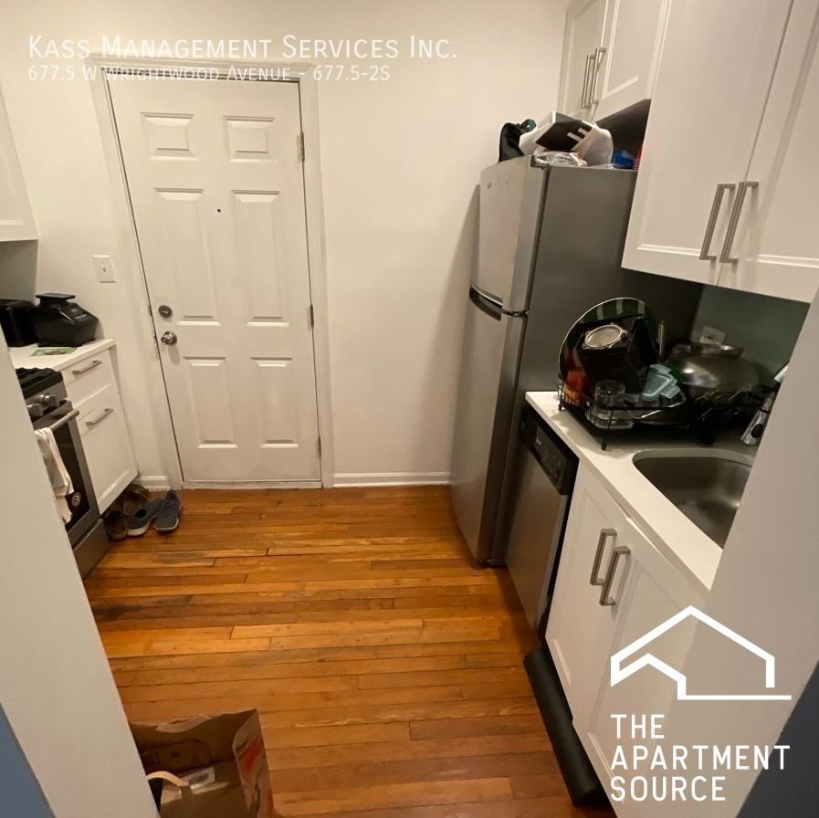 W Wrightwood Ave #2S - Photo 2 of 5