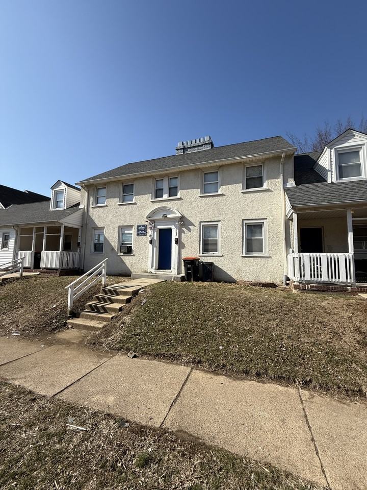 1104 Pine Street - Photo 4 of 16