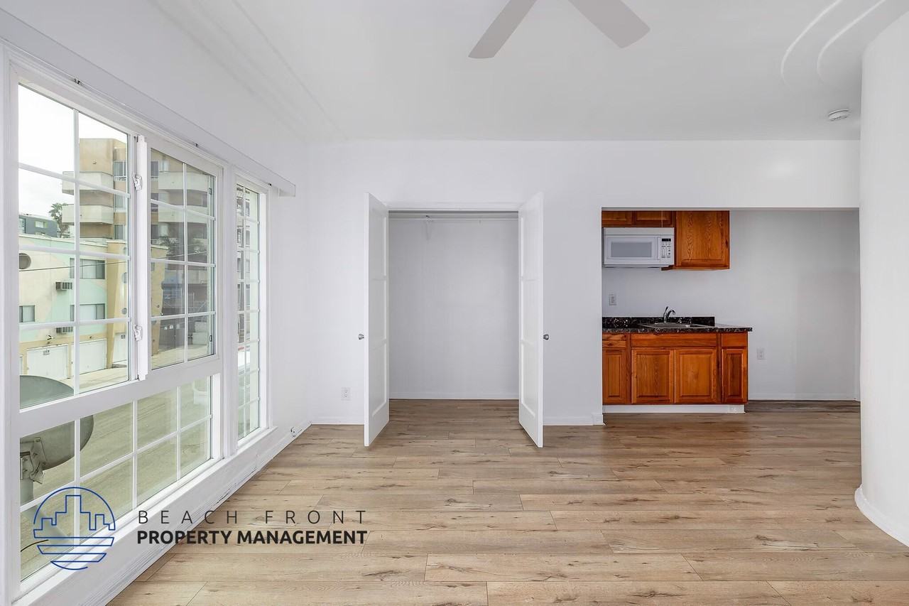 3900 Ingraham St. - Photo 3 of 19