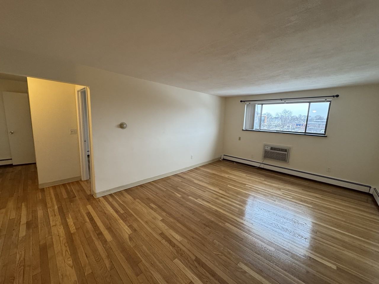 8 Riverside St #3-2 - Photo 4 of 12