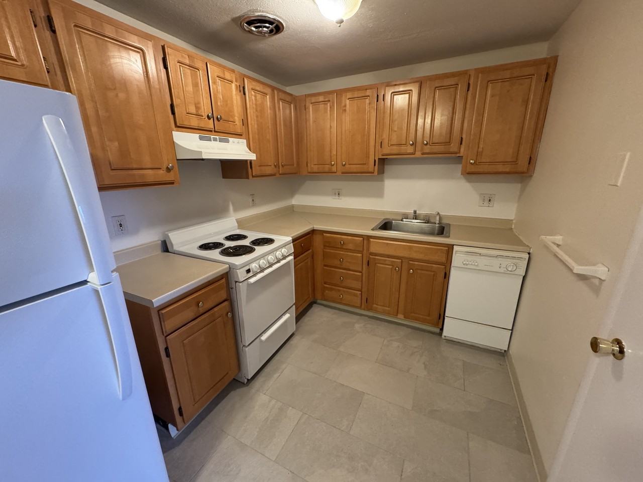 8 Riverside St #3-2 - Photo 5 of 12