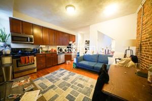 featured image of 218 Hemenway St #2