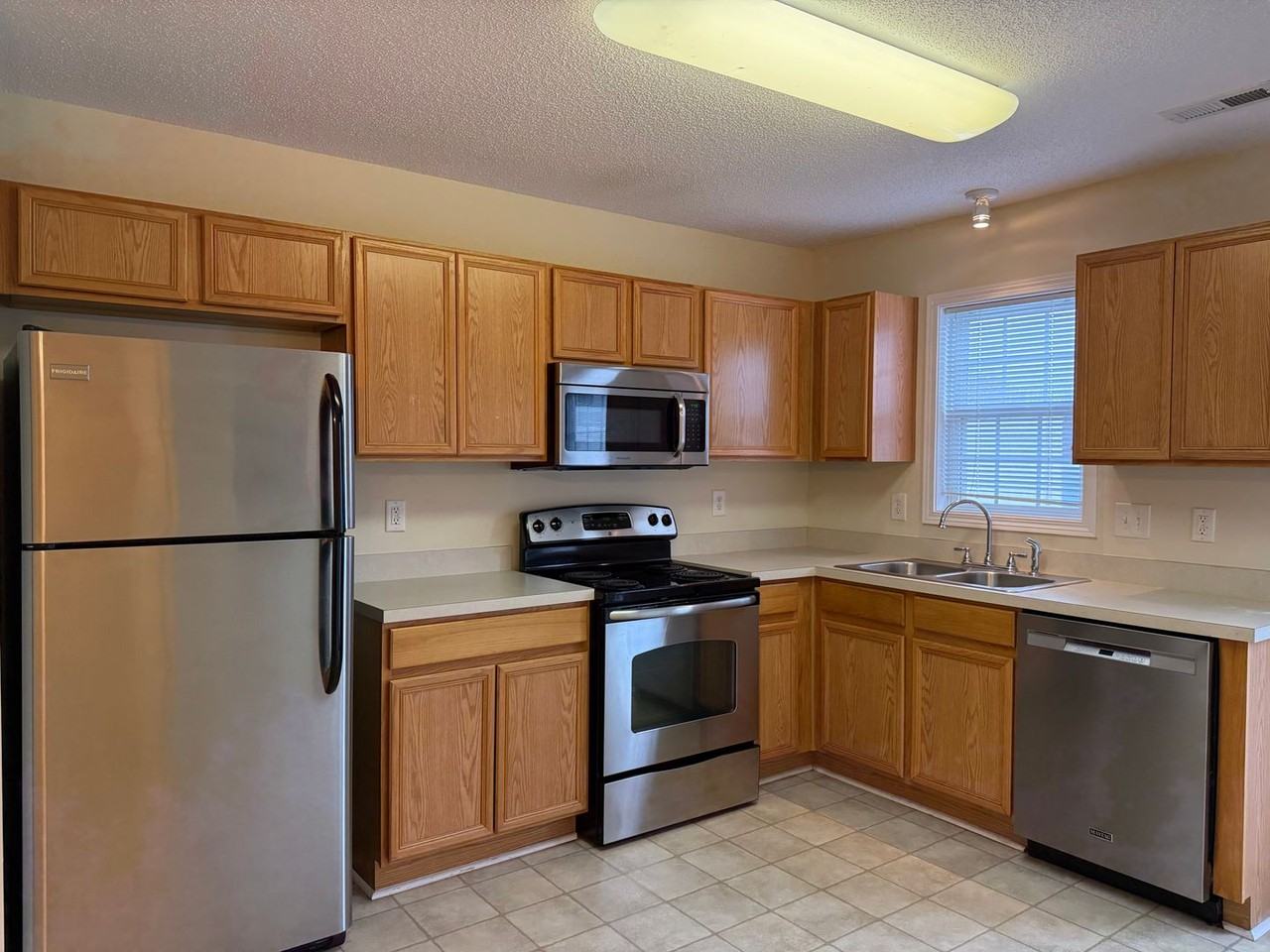 1609 Oak Leaf Dr Nw - Photo 3 of 27