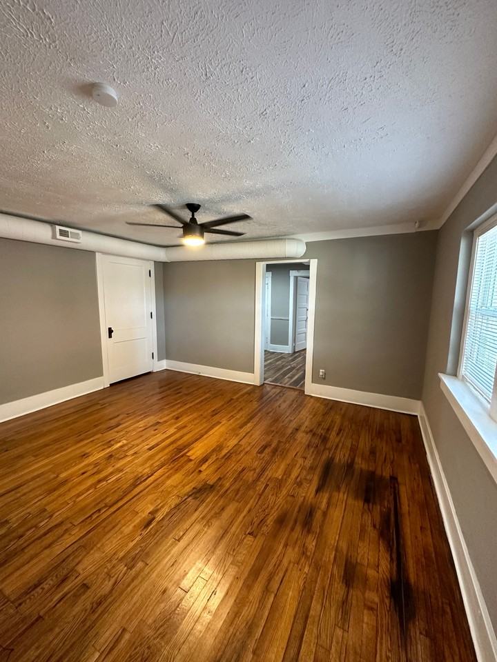 University Court - Photo 3 of 16