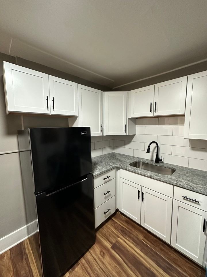 University Court - Photo 7 of 16