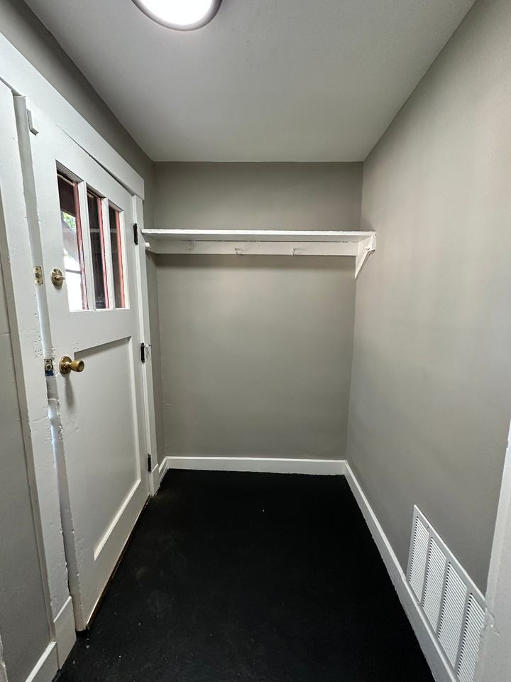 University Court - Photo 2 of 15