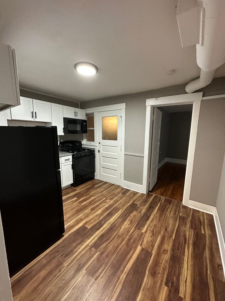 University Court - Photo 7 of 15