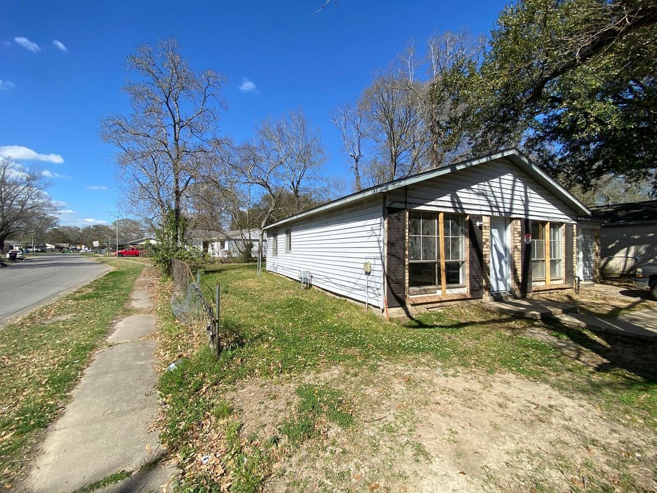 1140 Madeline Ave - Photo 2 of 26