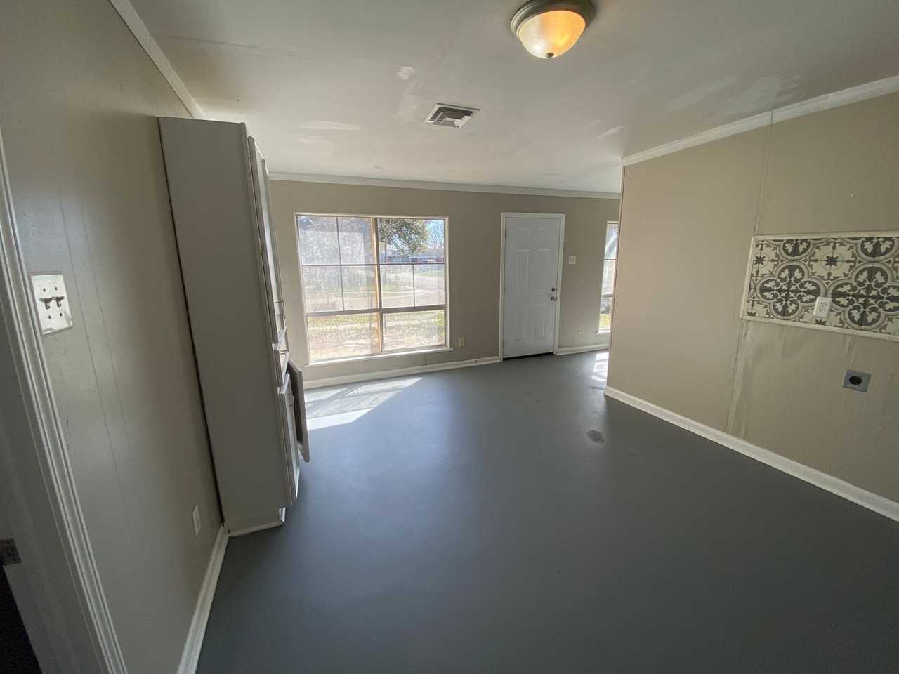 1140 Madeline Ave - Photo 7 of 26