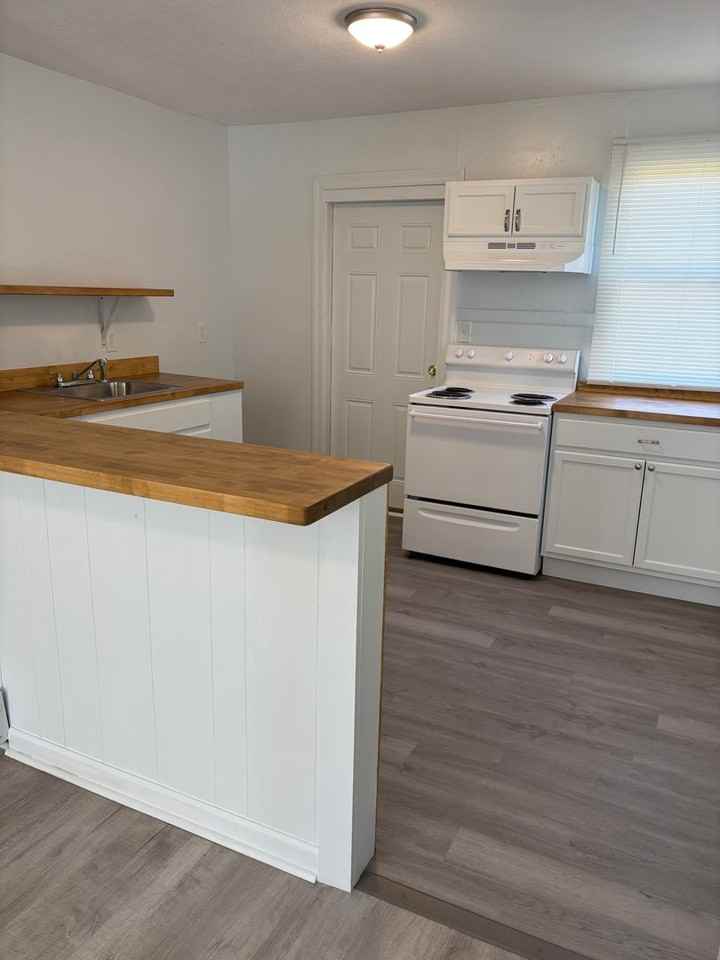 2125 Kennedy Dr - Photo 3 of 10