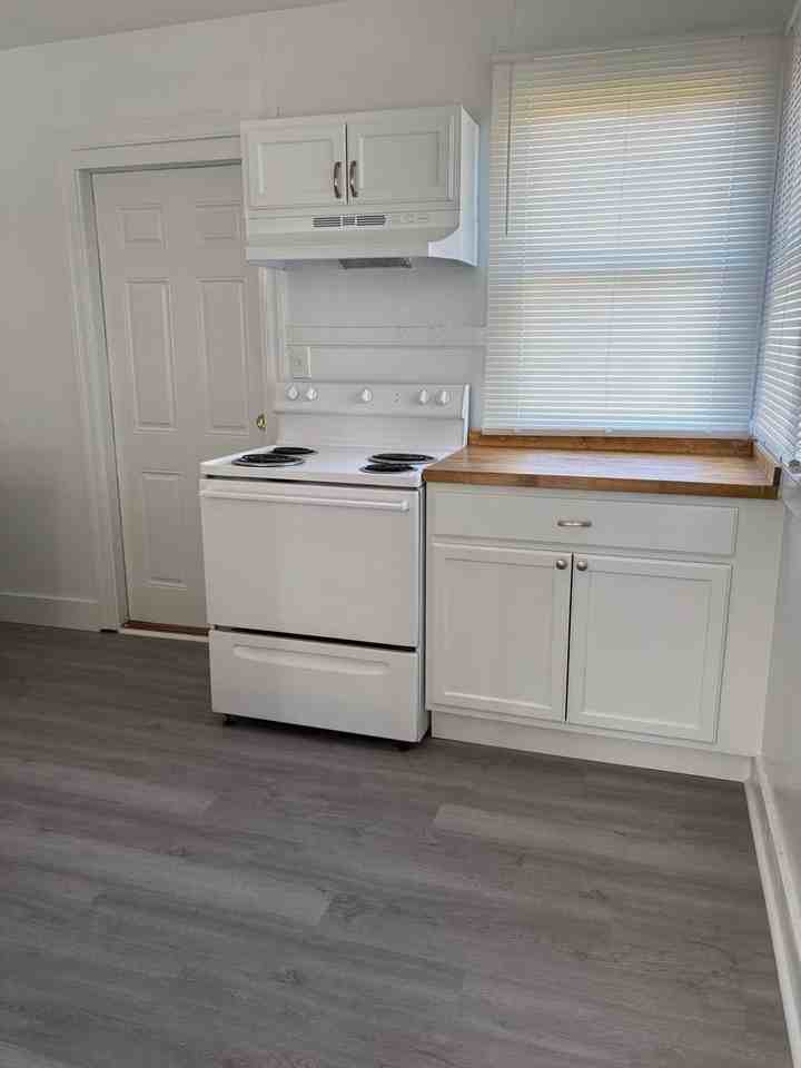 2125 Kennedy Dr - Photo 4 of 10