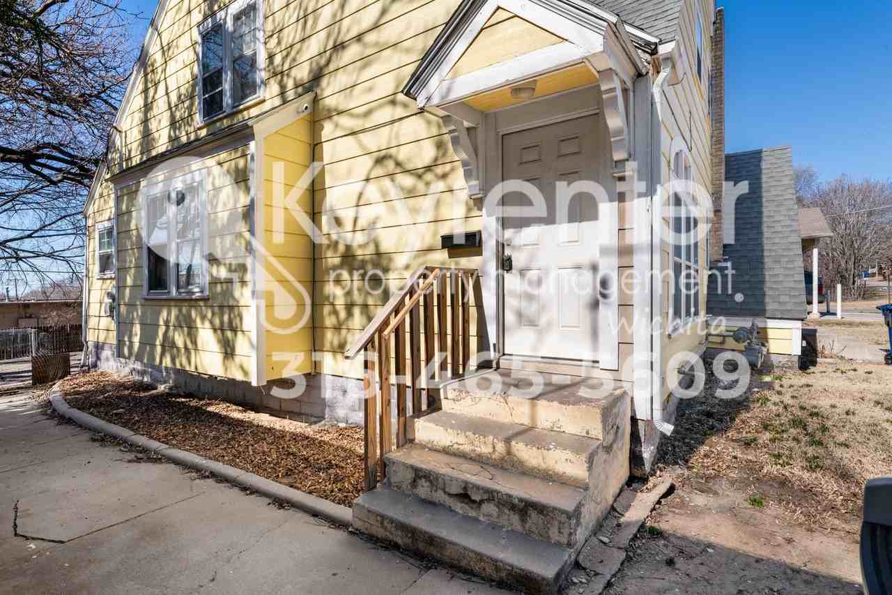 1549 N Holyoke Ave - Photo 2 of 29