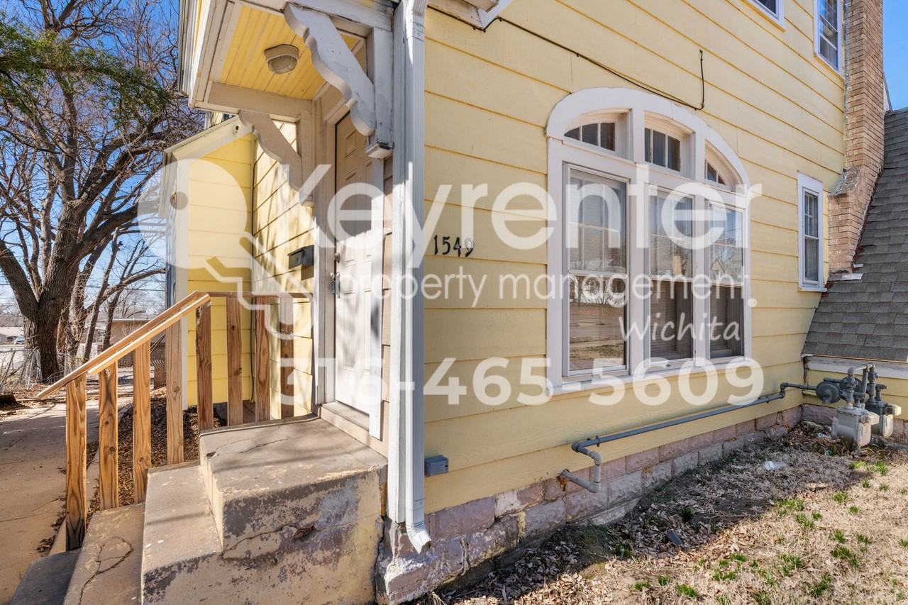 1549 N Holyoke Ave - Photo 5 of 29