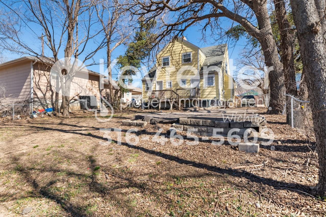 1549 N Holyoke Ave - Photo 7 of 29