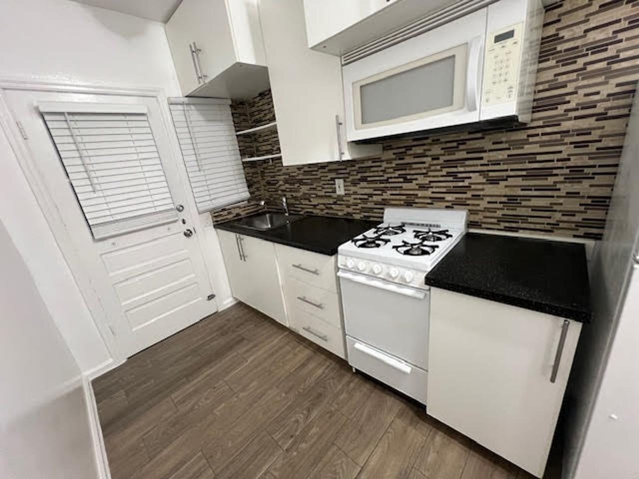 120 N Palmway - Photo 5 of 9