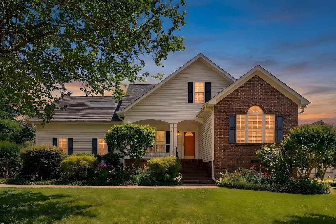 5904 Clearsprings Dr - Photo 2 of 44