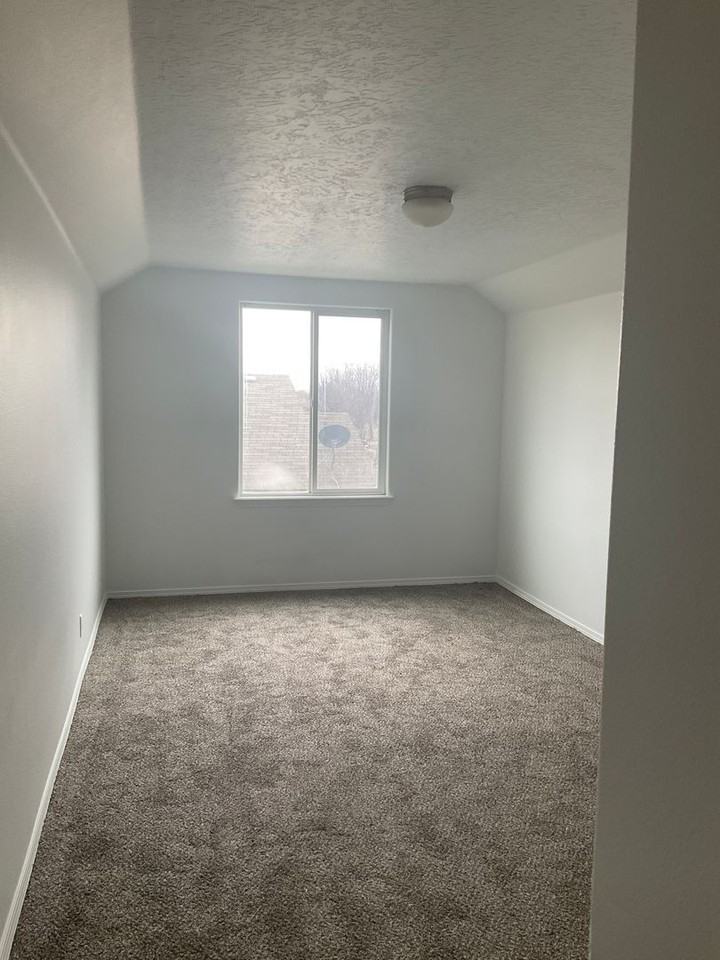 3522 S Big Springs Way - Photo 4 of 8