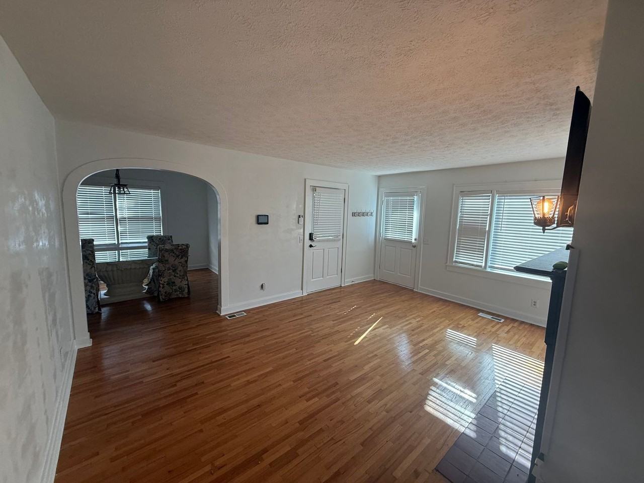 606 N Main St - Photo 3 of 17