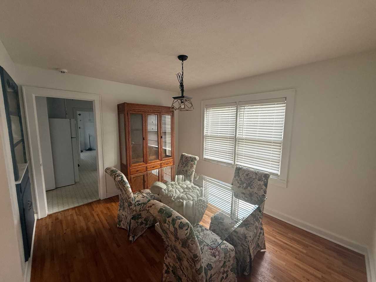 606 N Main St - Photo 4 of 17