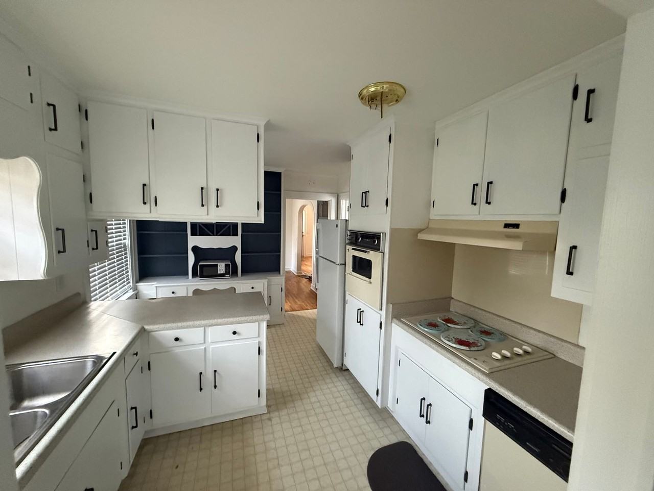 606 N Main St - Photo 5 of 17