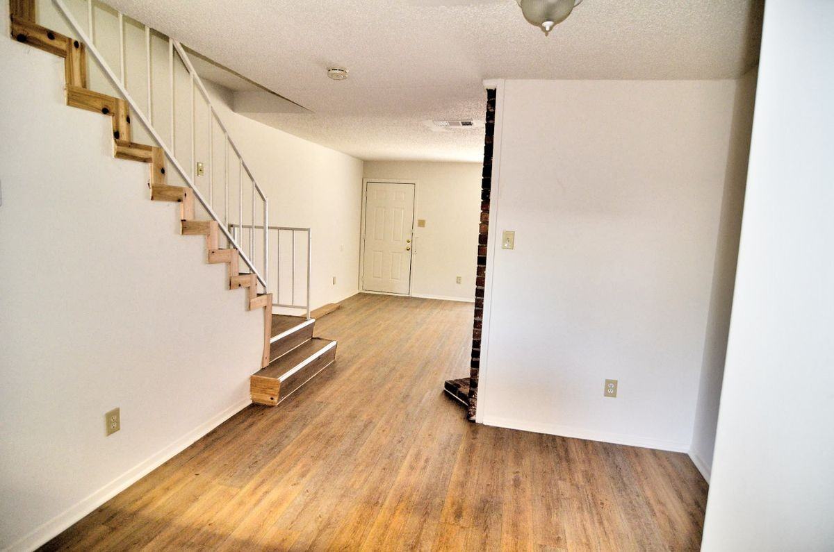 9419 Olde Towne Row - Photo 2 of 8