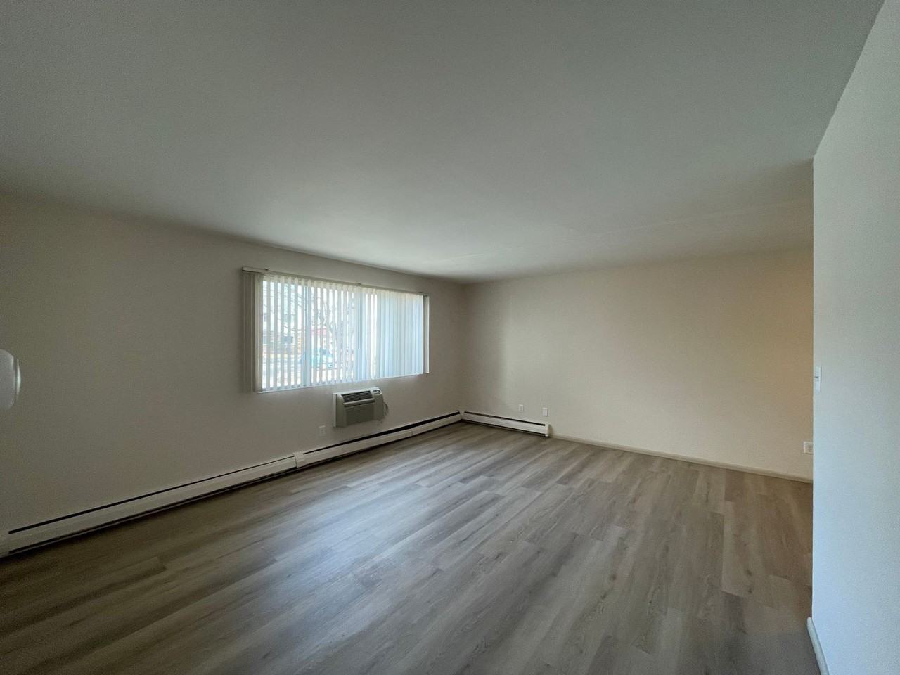 113 S Platten St - Photo 2 of 12