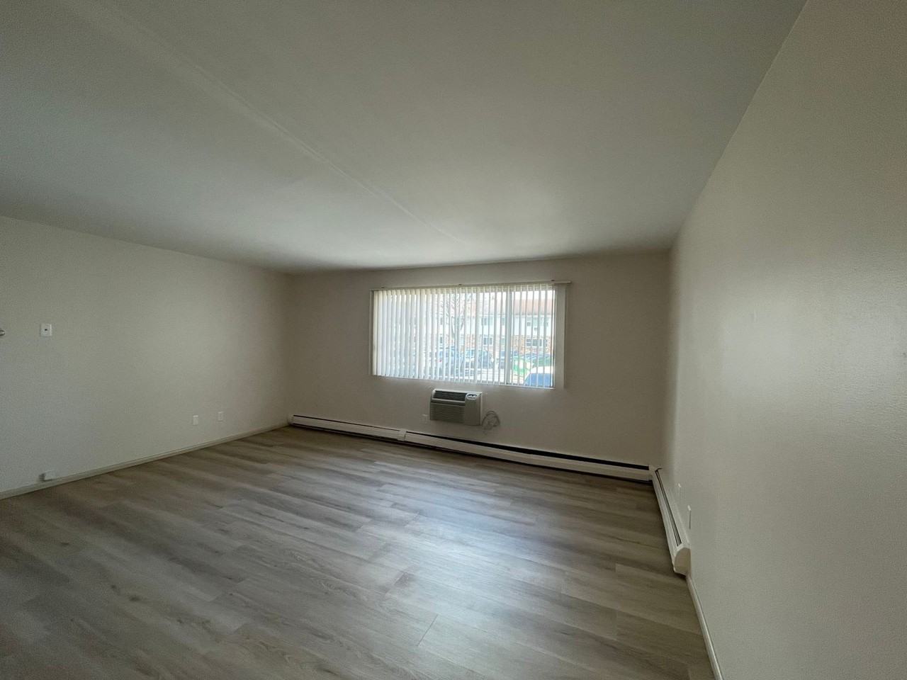 113 S Platten St - Photo 3 of 12