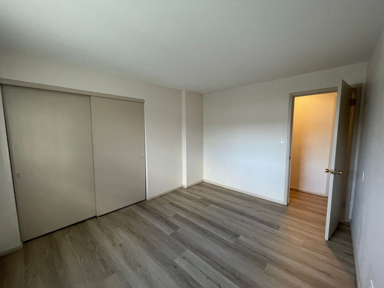 113 S Platten St - Photo 4 of 12